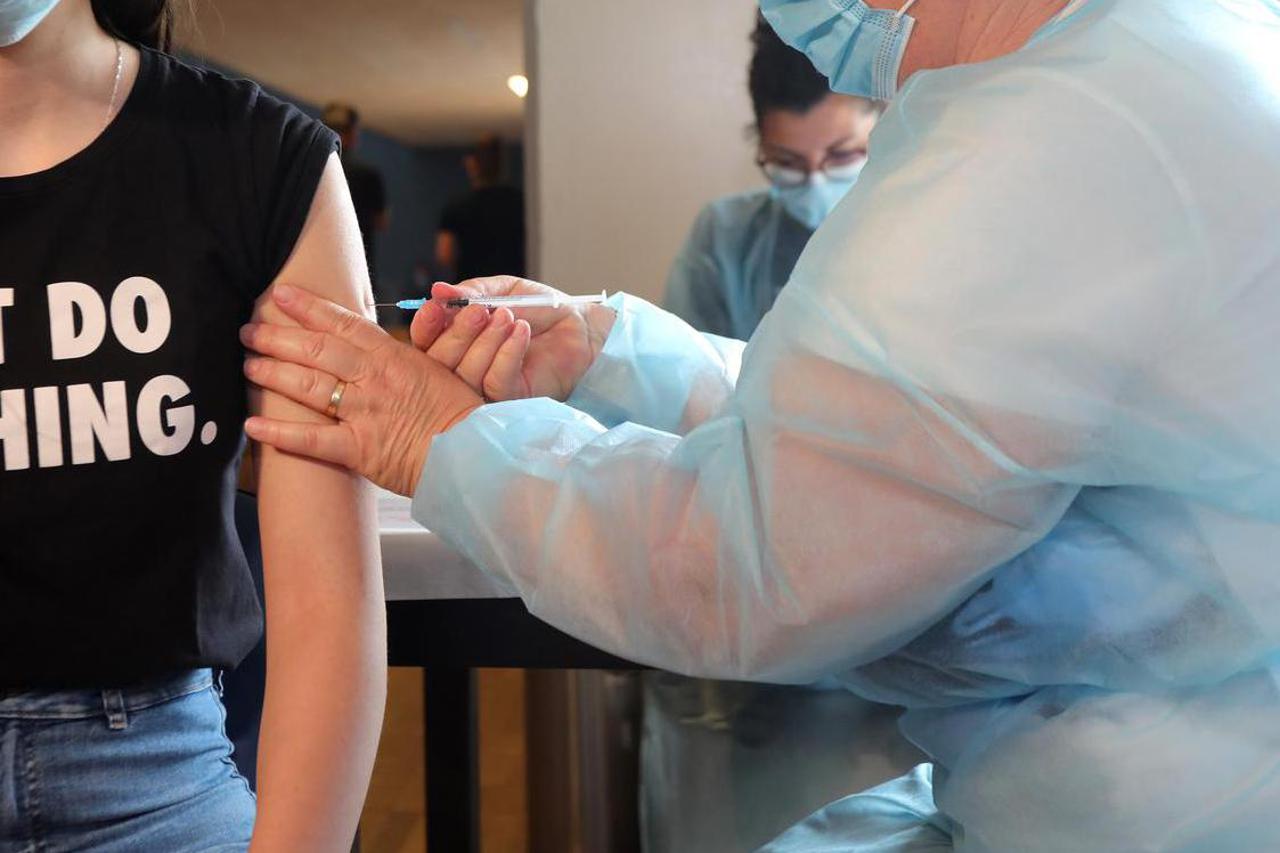 Rijeka: Cijepljenje djece od 12 do 16 godina protiv koronavirusa u dvorani Zamet