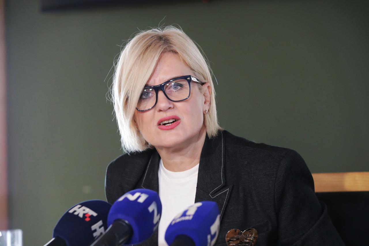 Rijeka: Gradonačelnica Iva Rinčić i Saša Milaković održali konferenciju za medije