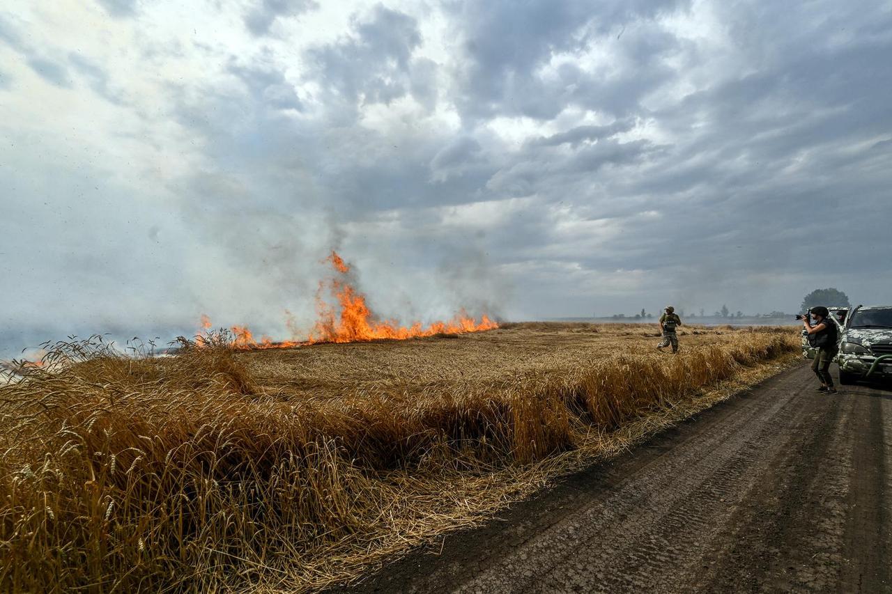 Russian troops fire at fields in Zaporizhzhia Region