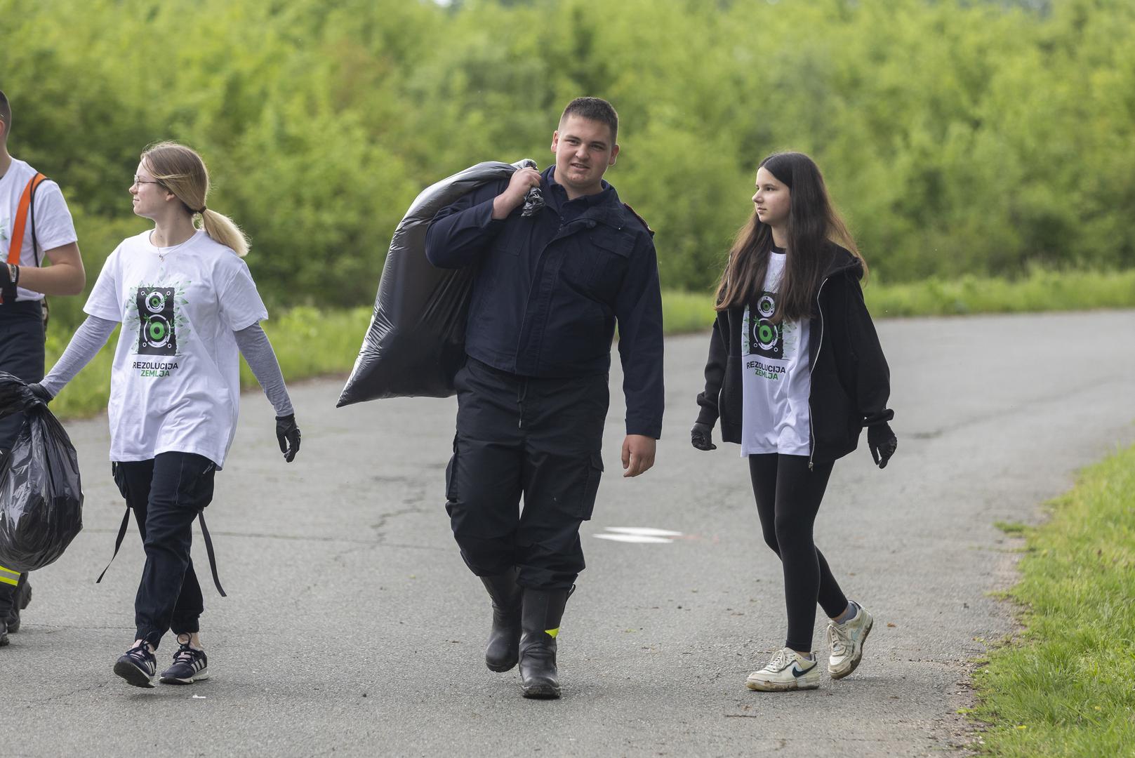 26.04.2025., Bosnjaci - Rezolucija Zemlja 2025 -  Savjet mladih Opcine Bosnjaci i DVD Bosnjaci u akciji ciscenja smeca. Photo: Davor Javorovic/PIXSELL