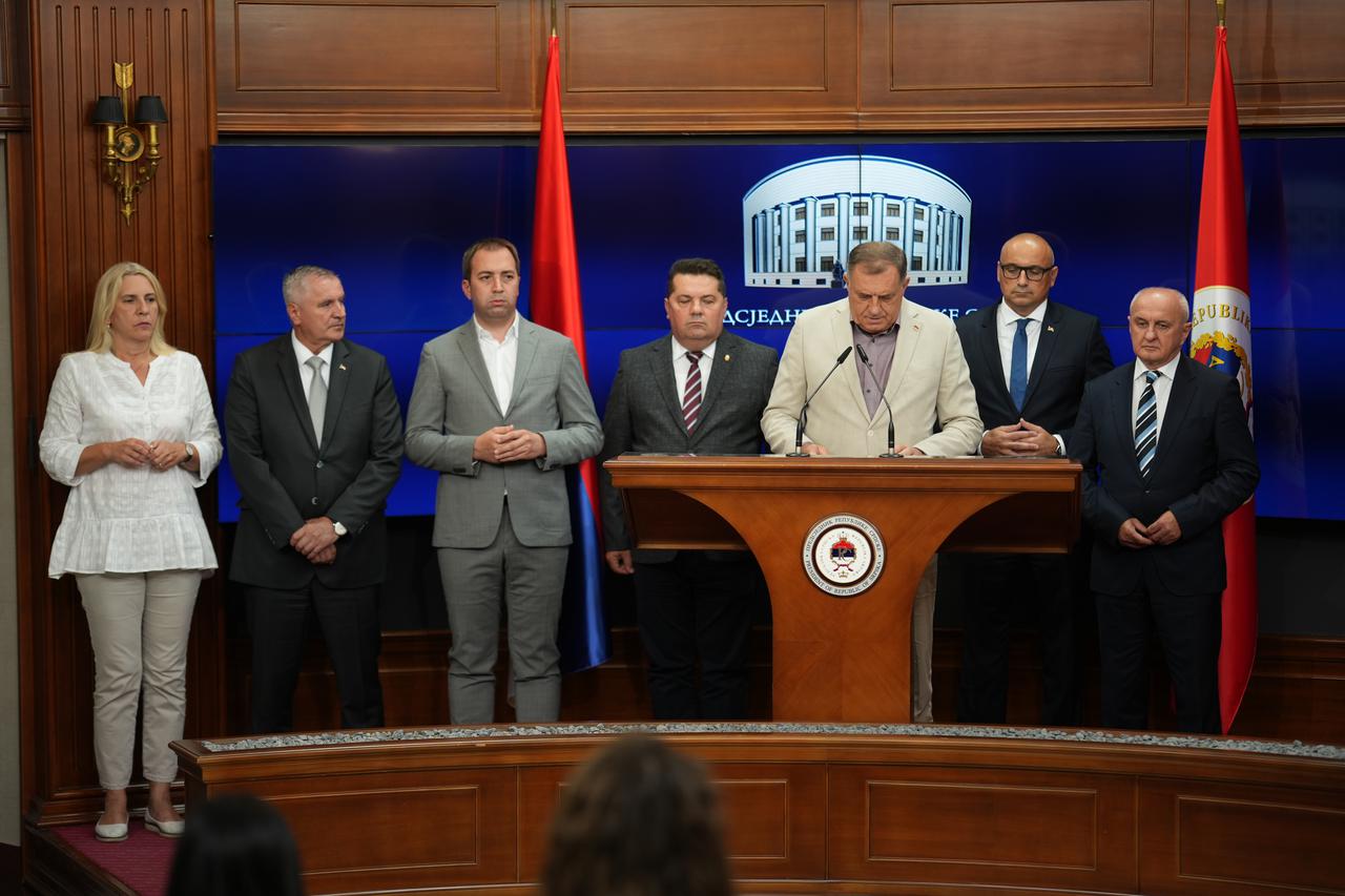 Banja Luka: Dodik najavio referendum nakon odluke da mu se oduzme mandat predsjednika RS