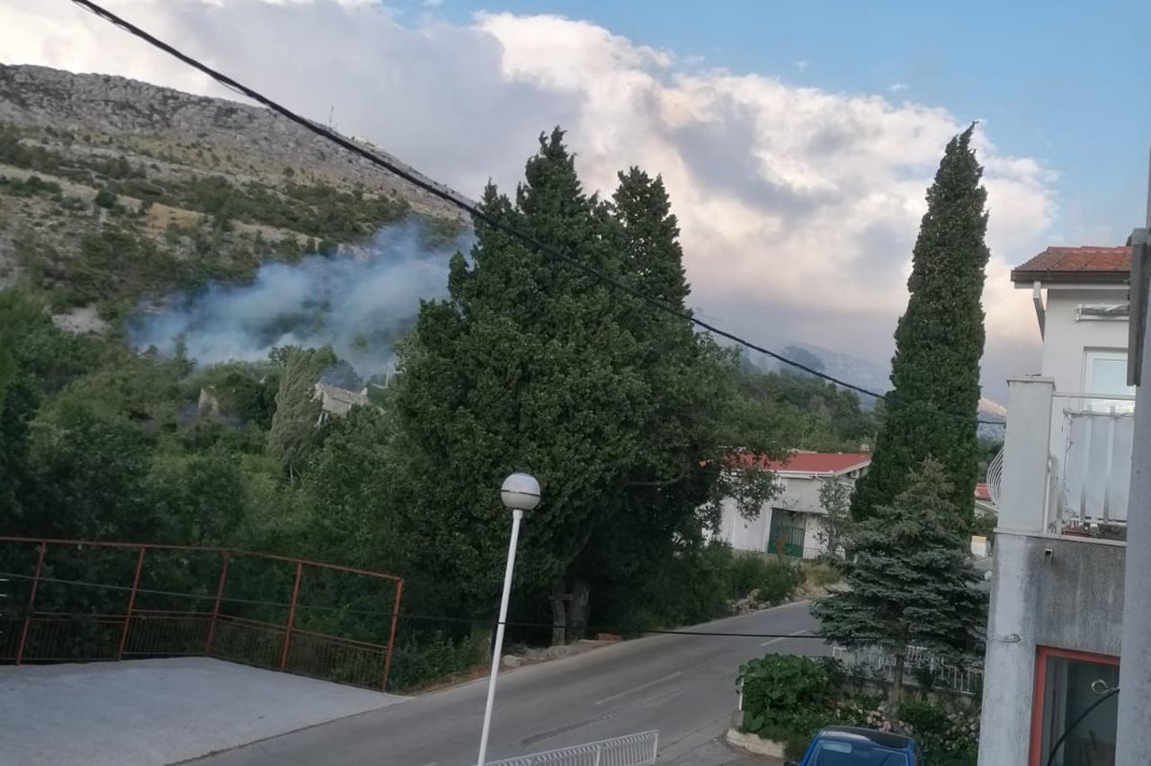 Požar kod Zvjezdanog sela Mosor