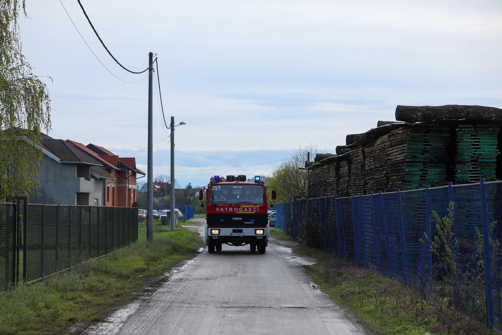 01.04.2023., Mraclin - U pozaru je izgorio pogon tvornice parketa Galekovic. Photo: Slaven Branislav Babic/PIXSELL