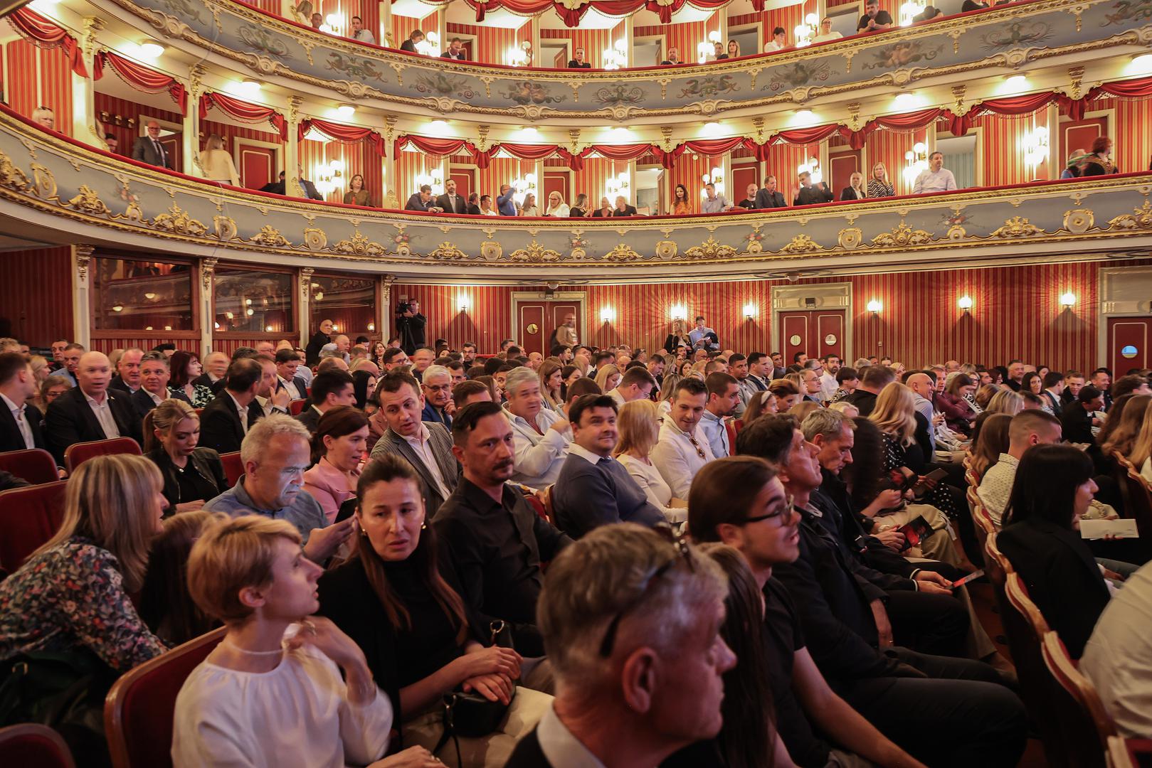 - U filmu smo saznali najzanimljivije detalje iz njegovog života, slušali o putu do uspjeha, strahovima, strastima, neuspjesima, ljudima koji su iza kulisa bili zaslužni za njihov uspjeh. 