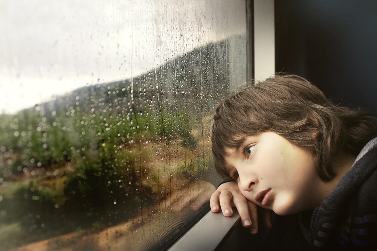 Dijete na vlaku/ilustracija