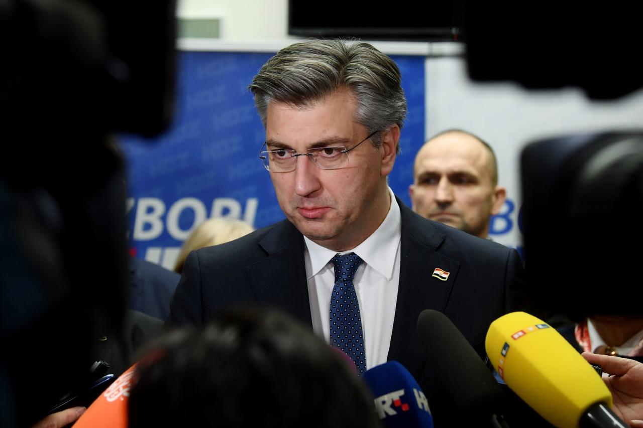 Zagreb: Andrej Plenković zajedno sa svojim timom predao potpise za stranačke izbore