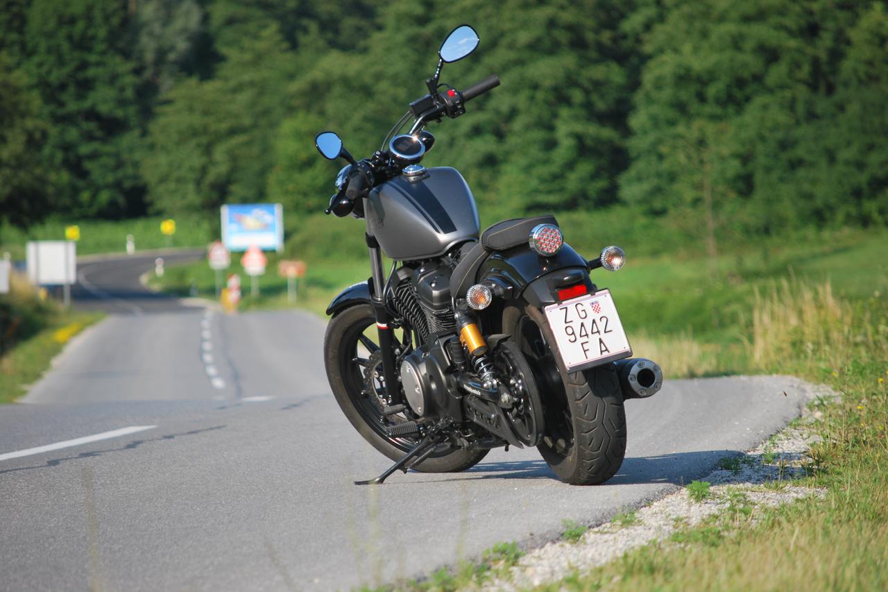 Yamaha XV950R