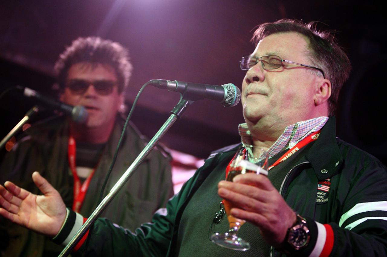 '26.10.2010.,Zagreb  Halidi Beslic i Drazen Zeric Zera odrzali su u Saloonu konferenciju za novinare povodom nove zajednicke turneje Karlovacko live 2010. Halid Beslic i Drazen Zeric Zera Photo: Zeljk