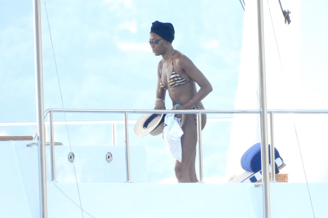 Naomi Campbell u društvu prijatelja plovi Jadranom