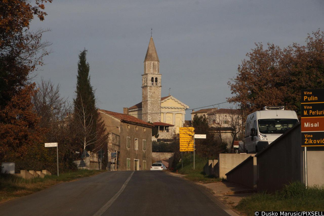 Višnjan: Prilikom plja?ke Istarske kreditne banke ranjen zaštitar 