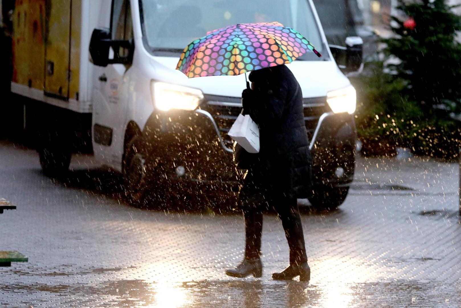 16.01.2023., Zagreb - Pogorsanje vremene sa jakom kisom koja od nocas pada u vecem dijelu Hrvatske tijekom tjedna bi prema prognozama moglo donijeti i snijeg u nizinama.  Photo: Patrik Macek/PIXSELL