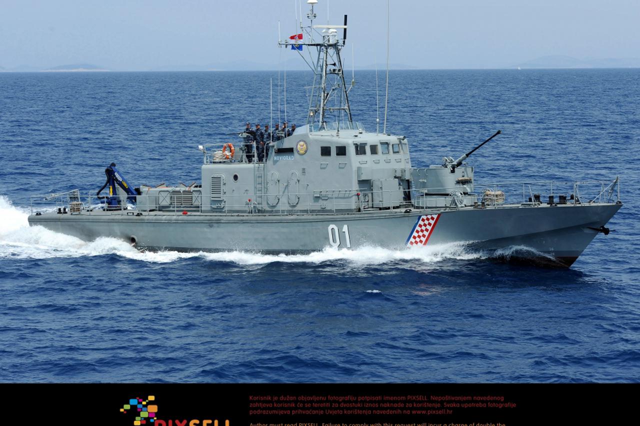 U zdruzenoj vjezbi Jadran 12 sudjelovali su pripadnici Obalne straze, policije, vojske, carine, inspektorata, vatrogasaca. 