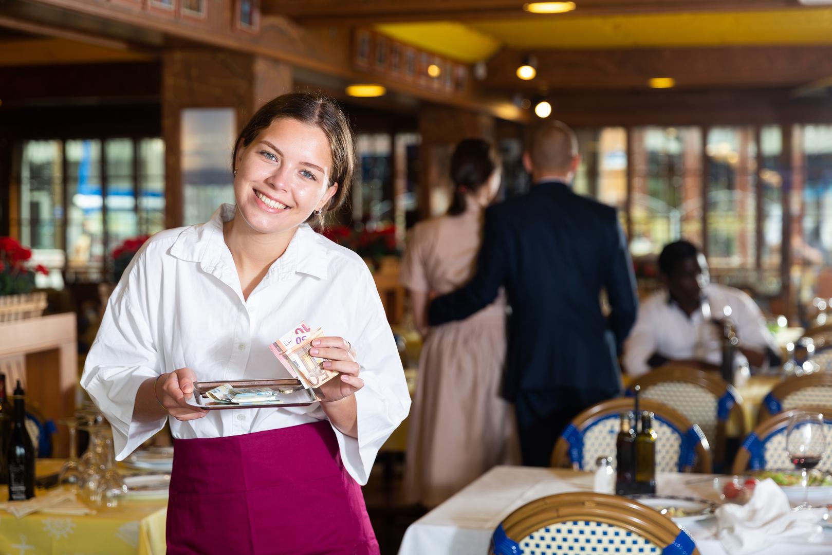 Rak: Vaša napojnica ovisi isključivo o raspoloženju. U dobrom danu, poslužitelj će pomisliti da ste najbolji gost u povijesti restorana. U lošem danu, čak ni savršena usluga neće pomoći. Emocije vam upravljaju novčanikom, što može biti izazovno za one koji vas uslužuju.