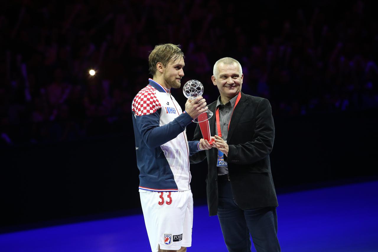 Split: Luka Cindrić primio nagradu za najboljeg hrvatskog rukometaša u 2017. godini