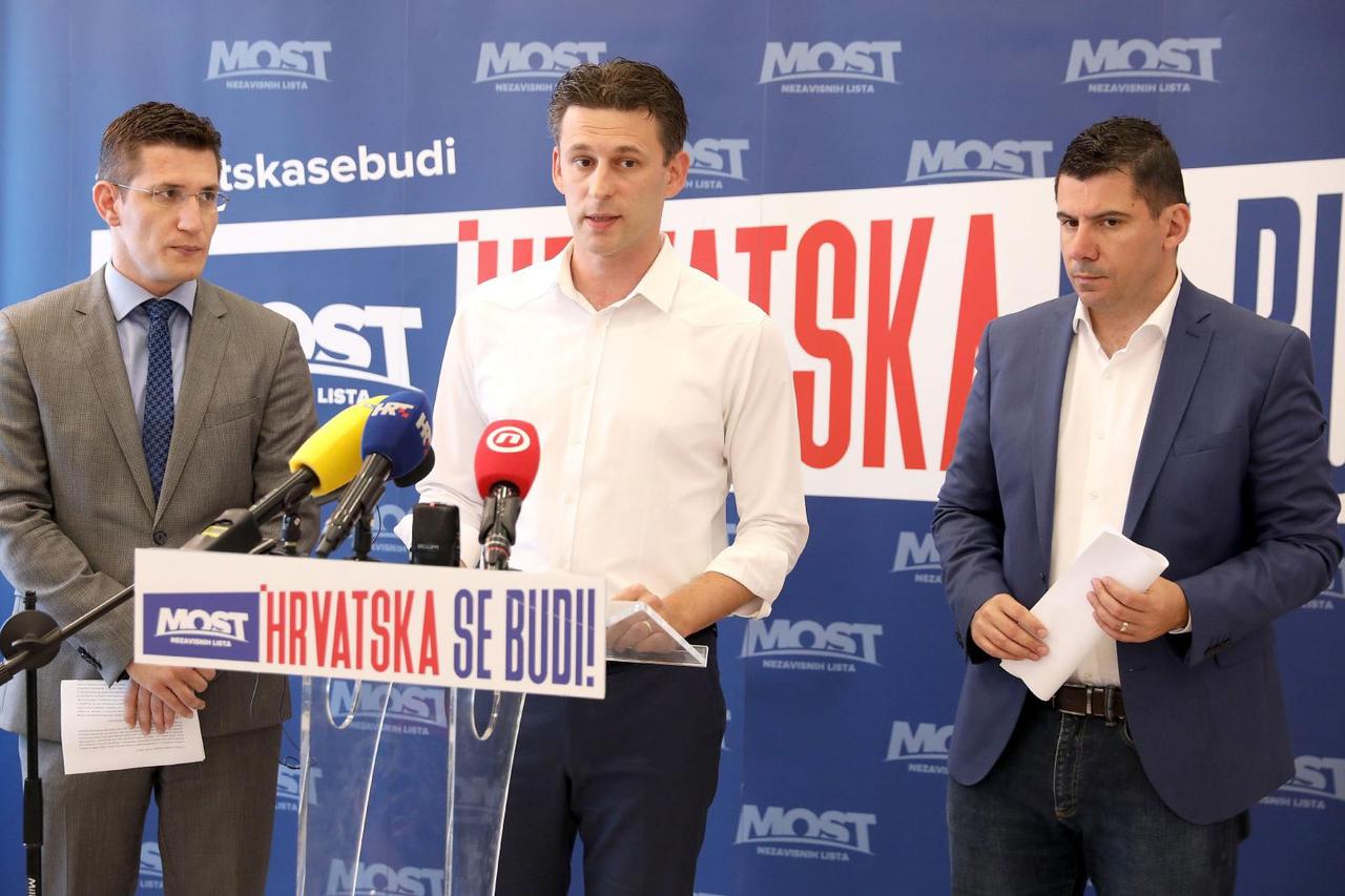 Zagreb: Božo Petrov, Nikola Grmoja i Vladimir Troskot govorili o problemima ovrha