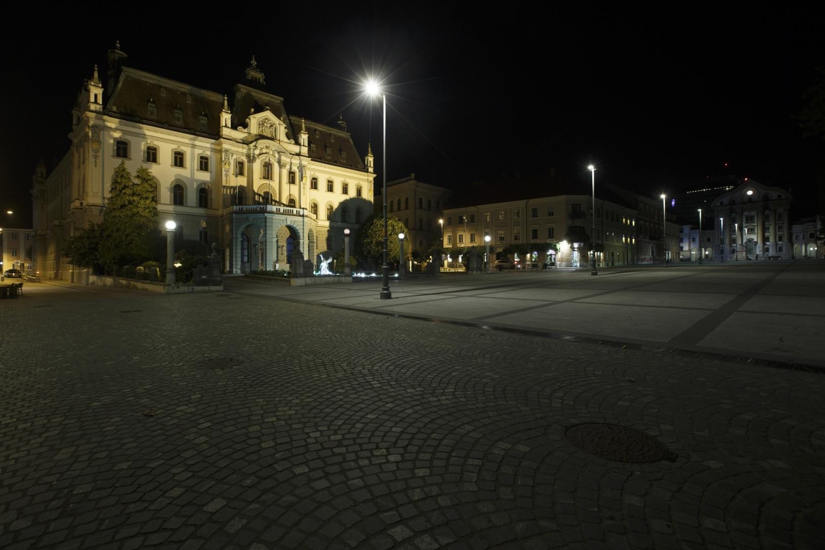 SLOVENIA-LJUBLJANA-COVID-19-CURFEW (201021) -- LJUBLJANA, Oct. 21, 2020 (Xinhua) -- Photo shows an empty street in Ljubljana, Slovenija, Oct. 21, 2020. Slovenia registered its record daily number of COVID-19 cases -- 1,504, bringing the total number of coronavirus cases to 15,983 in the country, according to official figures released on Wednesday.
   The new surge came as a series of new restrictions have come into effect, including a curfew between 9 p.m. and 6 a.m. as of Tuesday, the ban on movement among statistical regions, the ban on gatherings of more than six people. (Photo by Zeljko Stevanic/Xinhua) Zeljko Stevanic  Photo: XINHUA/PIXSELL