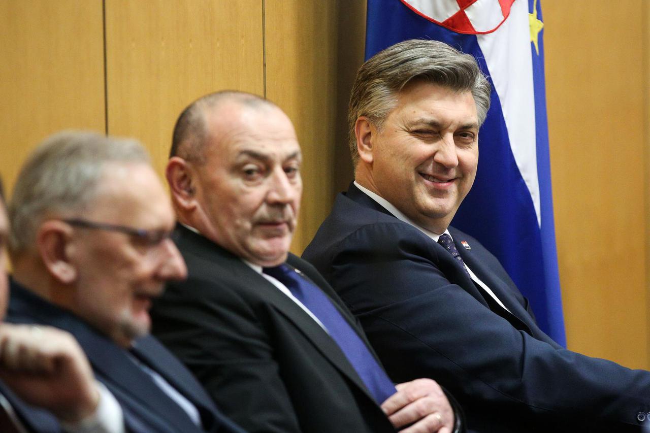 Zagreb: 33 zastupnika traže pokretanje pitanja povjerenja Premijeru