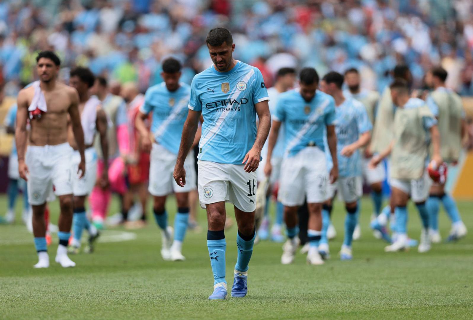 U samoj završnici susreta isključen je igrač Manchester Cityja Rico Lewis jer je neoprezno suparničkog igrača pogodio kopačkom u glavu. U udarnoj momčadi Cityja zaigrala su i ovoljetna pojačanja Cherki i Reijnders.