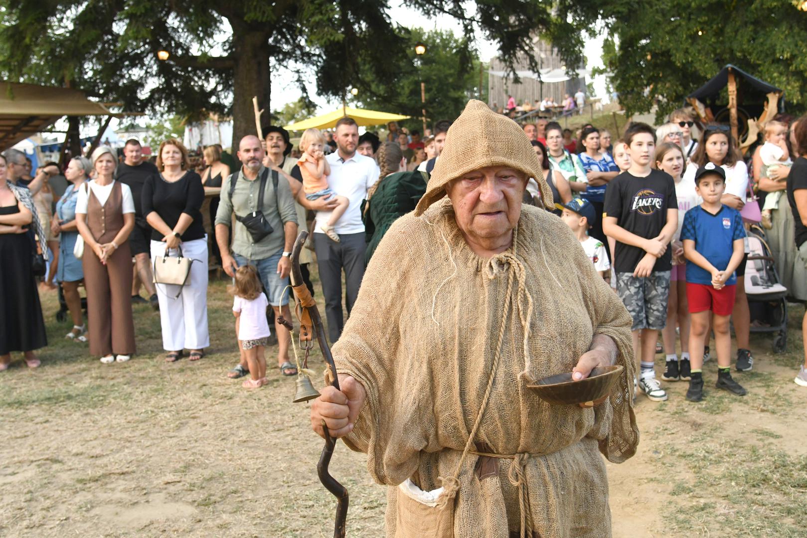 Večernji dio programa neće biti ograničen samo na renesansna događanja. Za petak je u središtu Koprivnice predviđen nastup Sergeja Ćetkovića, dok će u subotu nakon 22 sata nastupiti Prljavo kazalište