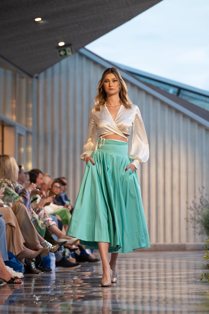 U Met Boutique Hotelu u centru Zagreba održana je modna revija brenda Duchess iza kojeg stoji poduzetnica Snježana Schillinger. 