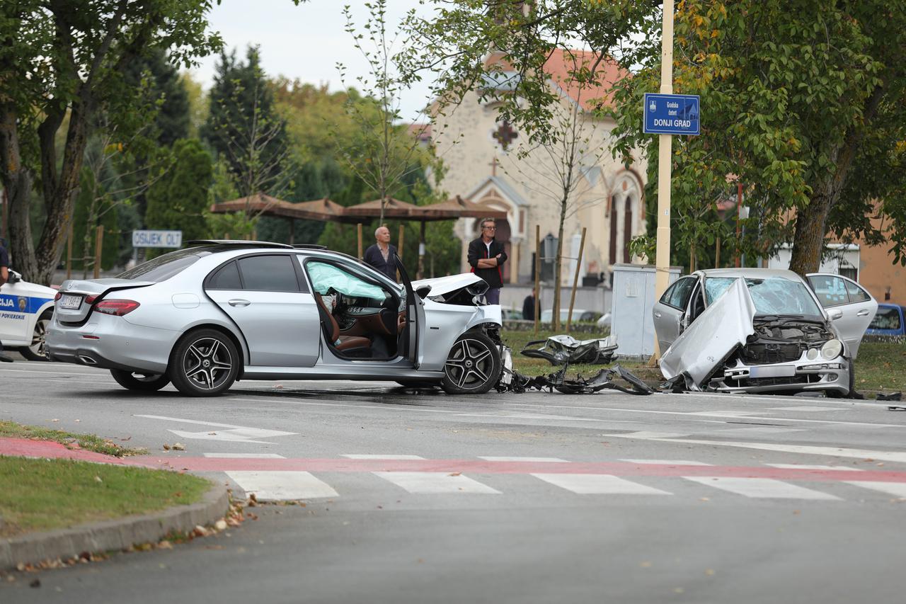 Osijek: Prometna nesreća između dva automobila