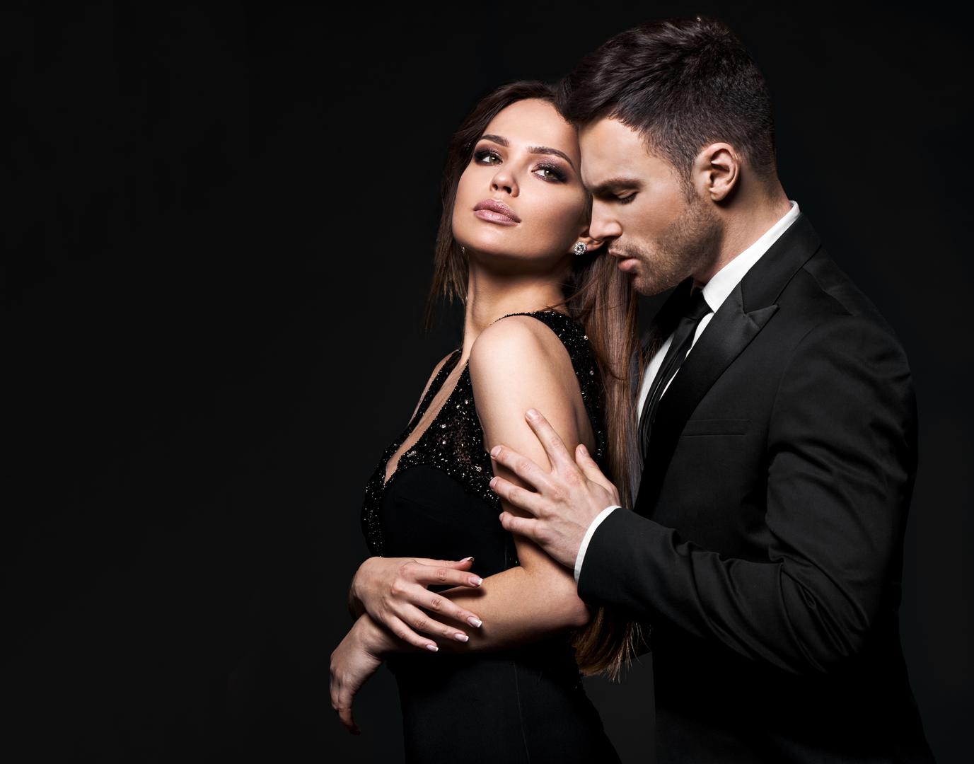 Jeste li se ikada zapitali što se krije iza zatvorenih vrata spavaće sobe vašeg partnera ili čak u dubinama vaše vlastite mašte? Astrologija nudi iznenađujuće uvide u naše najskrivenije seksualne fantazije i fetiše. Zvijezde mogu otkriti što uistinu pali svaki horoskopski znak, od nježne senzualnosti do najintenzivnijih igara moći.