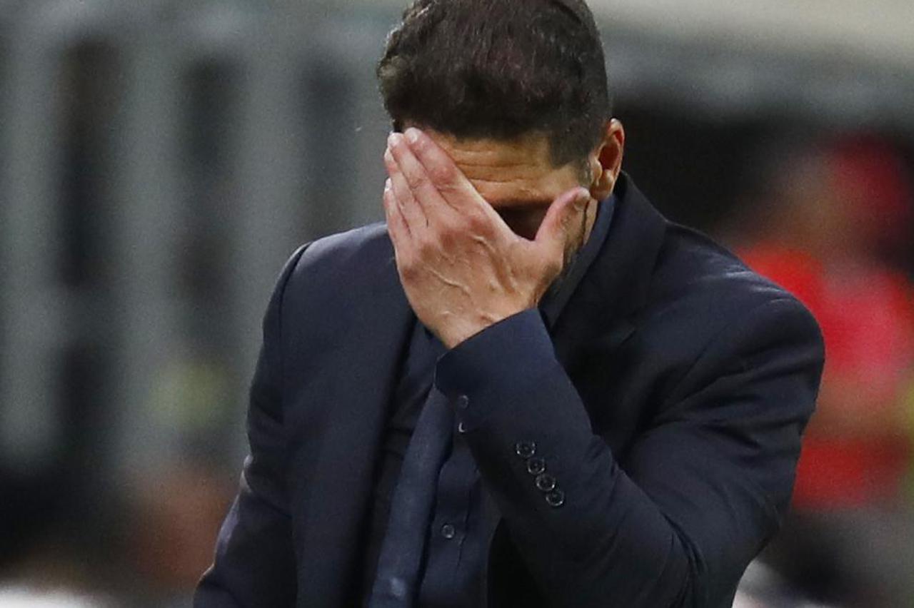 Soccer Football - Atletico Madrid v Real Madrid - UEFA Champions League Final - San Siro Stadium, Milan, Italy - 28/5/16 Atletico Madrid coach Diego Simeone looks dejected Reuters / Kai Pfaffenbach Livepic EDITORIAL USE ONLY.