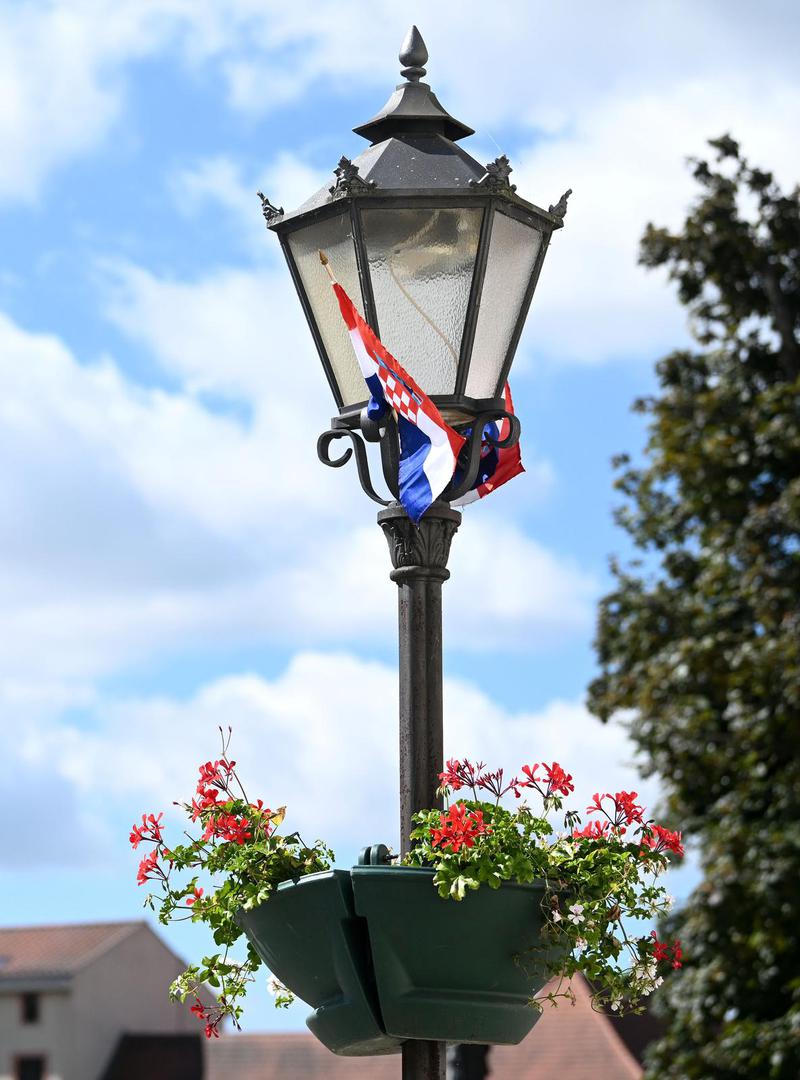 09.06.2024., Neuruppin, Njemačka - Zavrsne pripreme na gradskom trgu uoci dolaska Hrvatske nogometne reprezentacije.  Photo: Marko Lukunic/PIXSELL