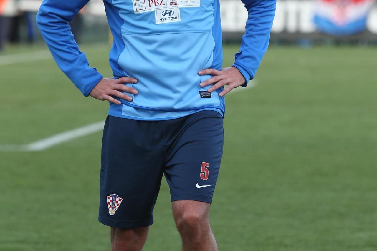 21.03.2013., Zagreb - Brojni navijaci okupili se na otvorenom treningu hrvatske nogometne reprezentacije u kampu Zagrebello. Hrvatska nogometna reprezentacija priprema se za kvalifikacijeske utakmice za Svjetsko prvenstvo u Brazilu 2014. protiv reprezenta