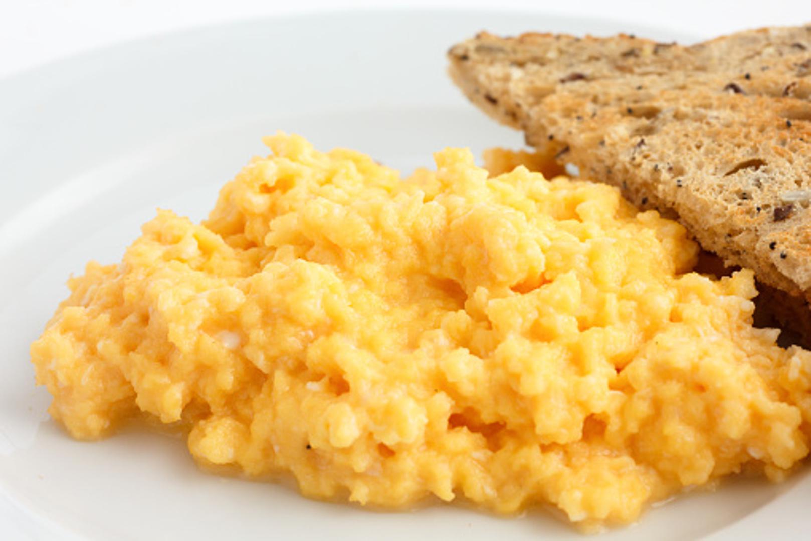 Kajgana je mnogima omiljeno jelo za doručak i svatko ima svoj omiljeni način pripreme, a odavno je postala znatno više od običnih jaja. 