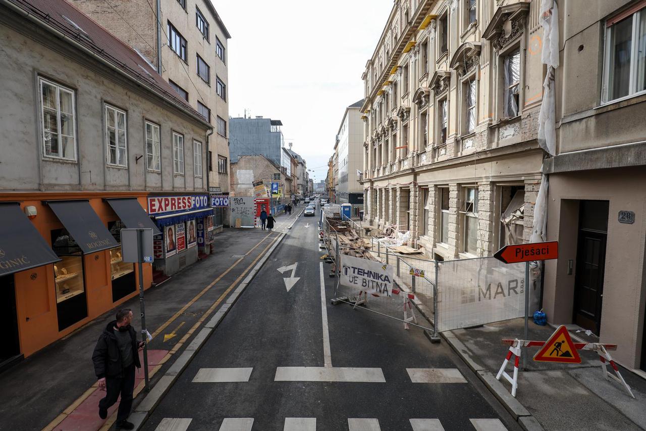 Zagreb: Uklonjena skela koja se jučer srušila u Petrinjskoj ulici
