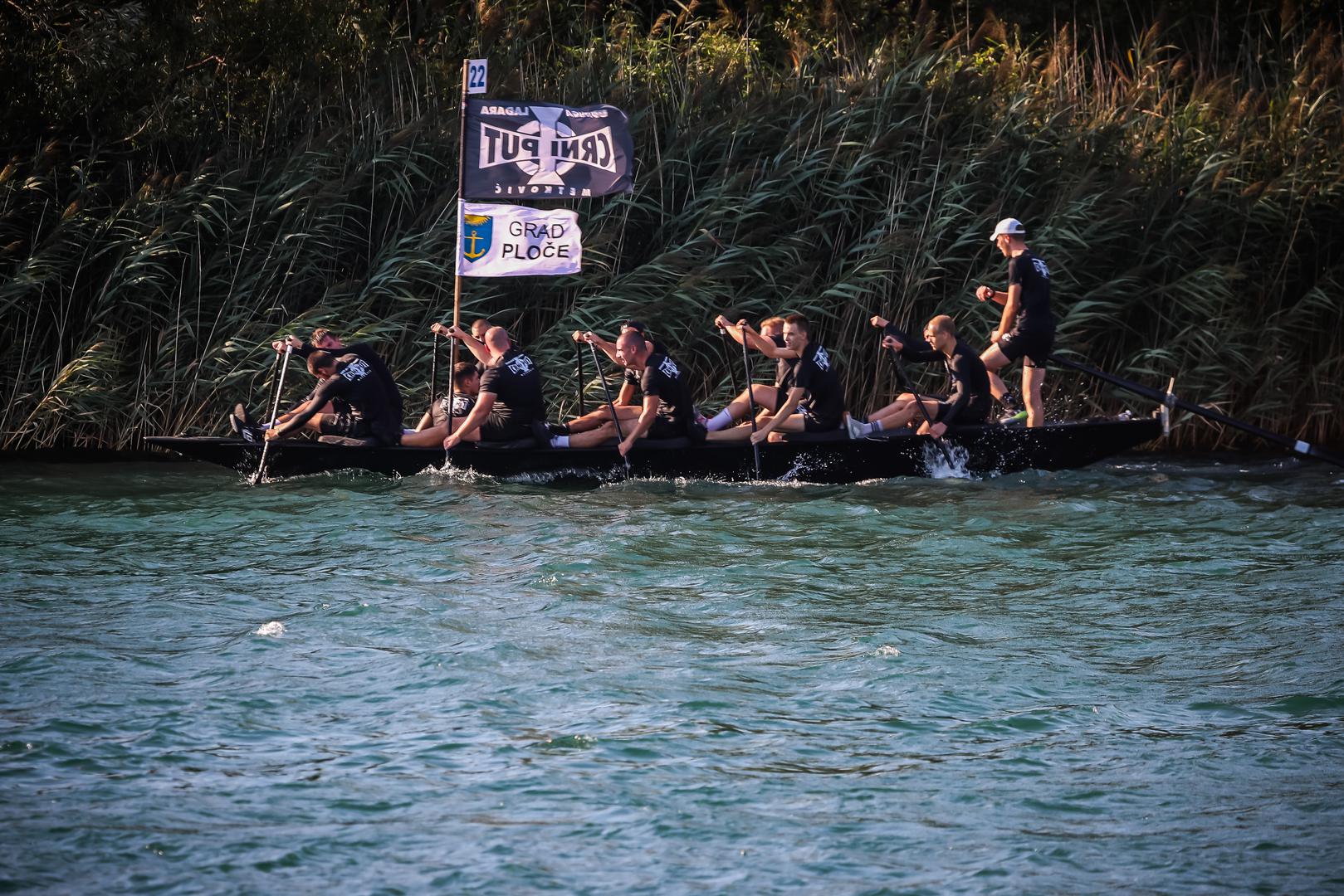 Pobjednicima, posadi "Zagreba" večeras će u Pločama biti dodijeljen veliki štit kneza Domagoja i zlatne medalje članovima posade. Mali štitovi kneza Domagoja bit ć uručeni drugoplasiranoj i trećeplasiranoj posadi čiji će članovi dobiti srebrene i brončan medalje