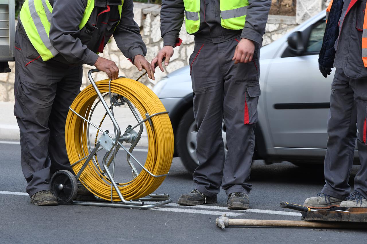 Šibenik: Na gradskim prometnicama postavlja se optički kabel 