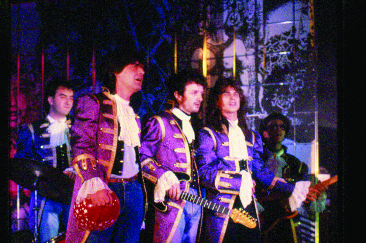 Bijelo dugme XI (1988-1989): (slijeva) Ipe Ivandić, Laza Ristovski, Goran Bregović, Alen Islamović, Zoran Redžić studenog 1988. godine u Beogradu