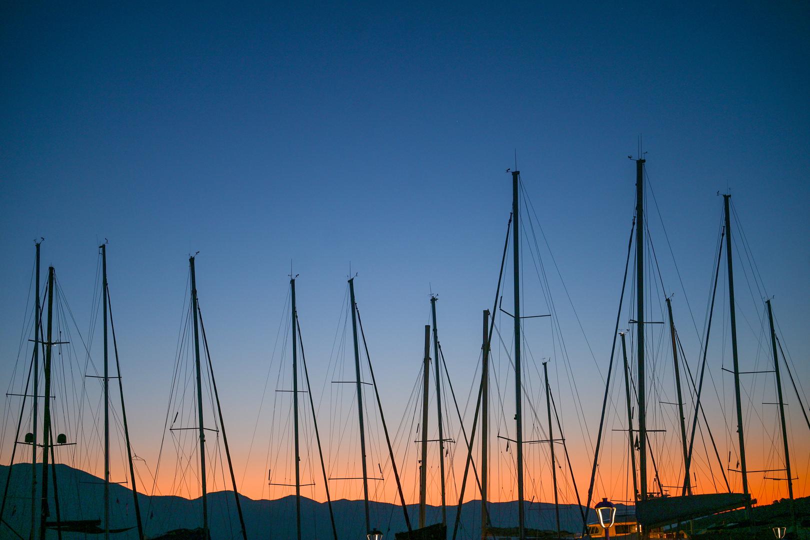 Zora na Korčuli stvorila je prekrasne prizore koji vide samo oni koji se rano bude ili oni koji nisu uopće išli spavati, a uhvatio ih je fotograf Igor Šoban.