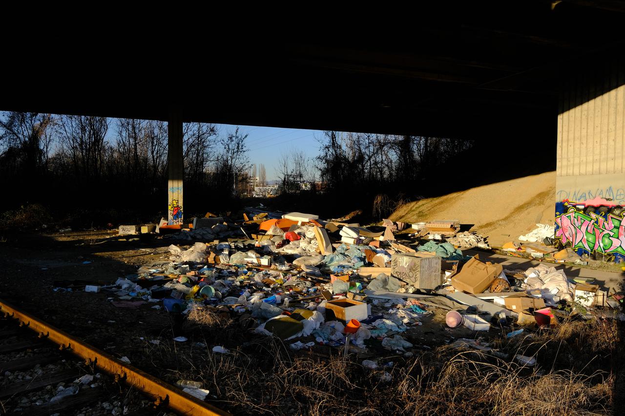 Zagreb: Ilegalni deponij ispod nadvožnjaka između Svete Klare i Buzina