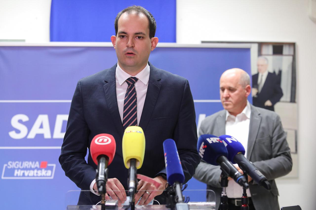 Zagreb: Branko Bačić i Ivan Malenica dali su izjave nakon završene sjednice Predsjedništva i Nacionalnog vijeća HDZ-a