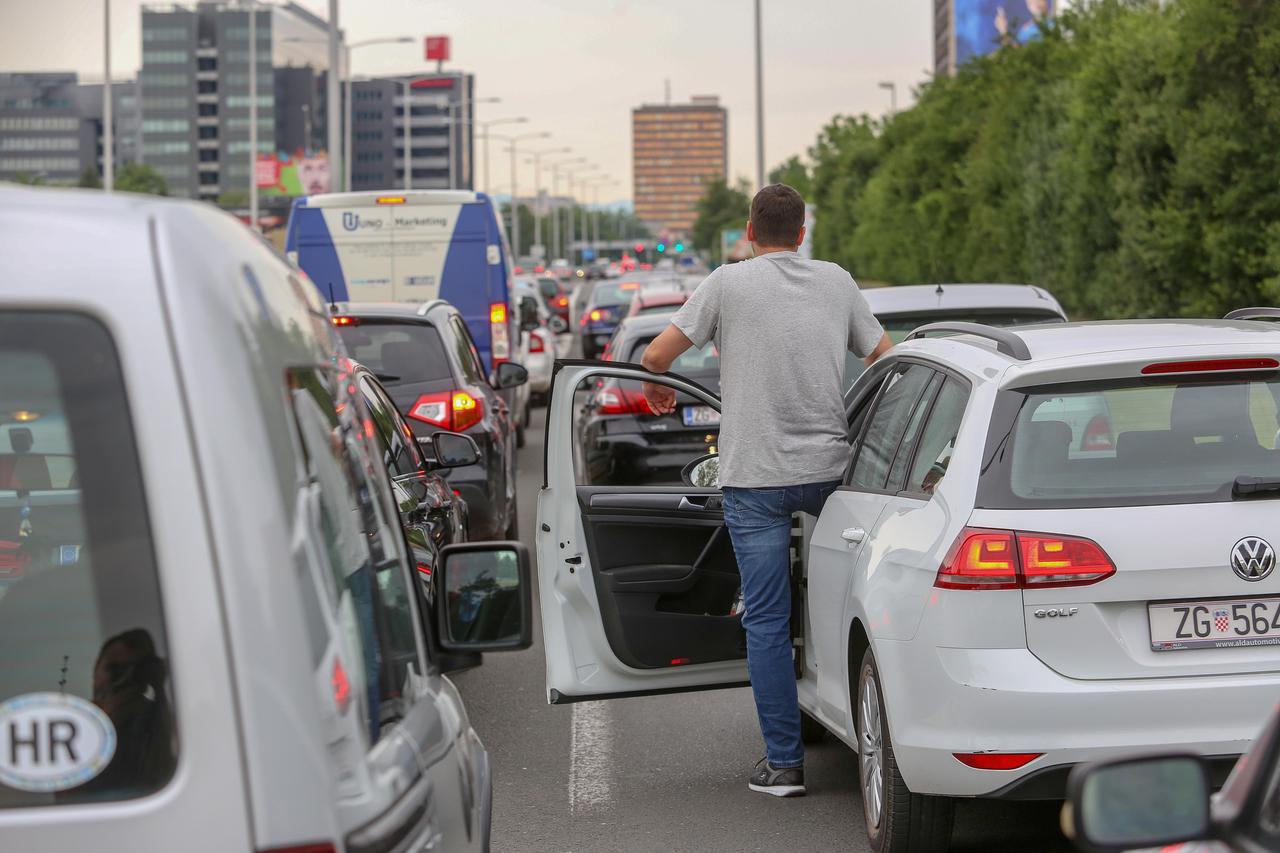 Zagreb: Kolaps na gradskim prometnicama zbog prosvjeda za smanjenje cijena goriva