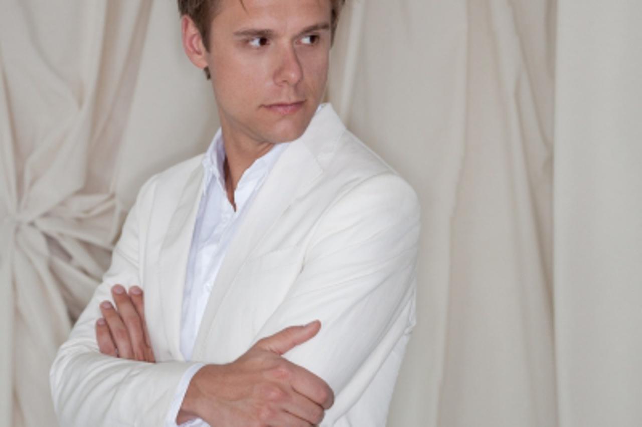 'buuren04_nnn_sce_080710'