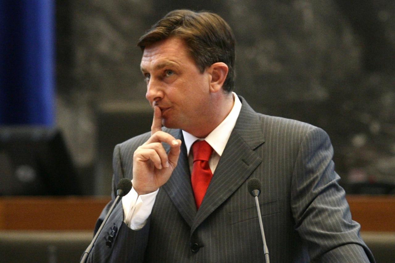 'Social Democrat leader Borut Pahor gestures as he speaks in parliament before being confirmed as the new prime minister in Ljubljana November 7, 2008.  REUTERS/Bor Slana (SLOVENIA)'