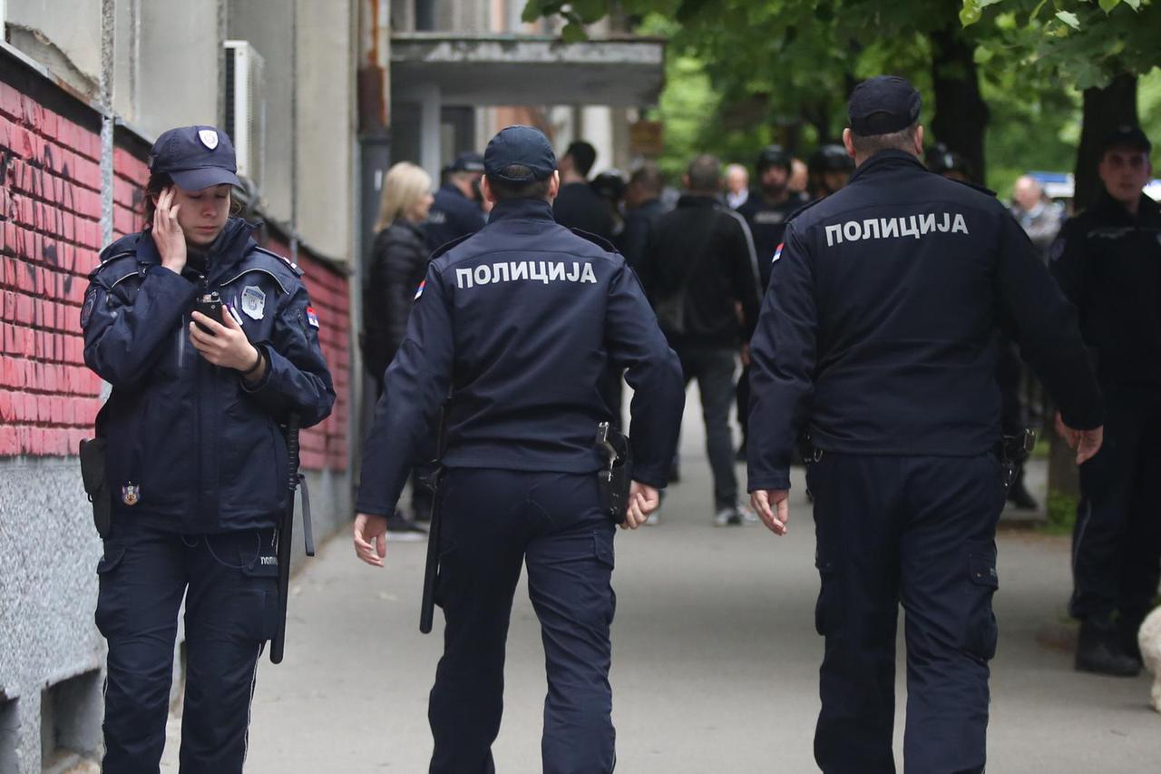 Beograd: Policija blokirala prometnice kod škole gdje je dječak ubio učenike i profesoricu