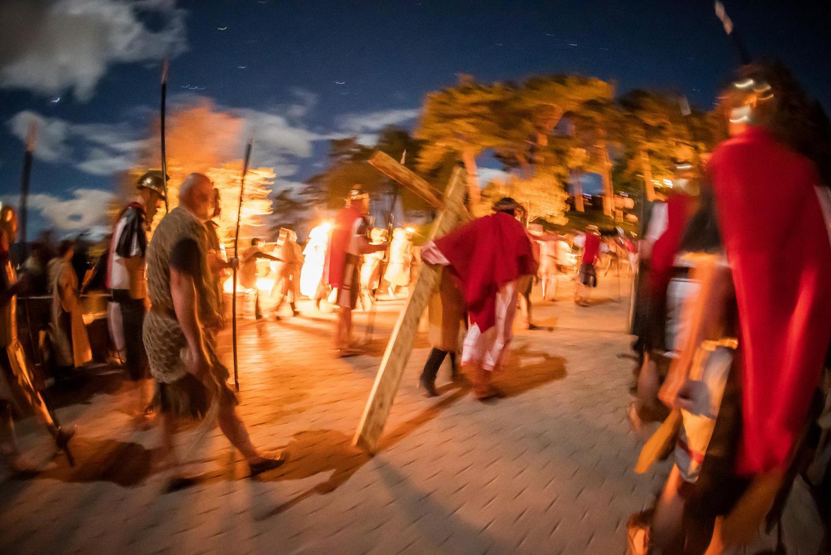 Više tisuća vjernika ispunilo je ulice Imotskog na Cvjetnicu. 