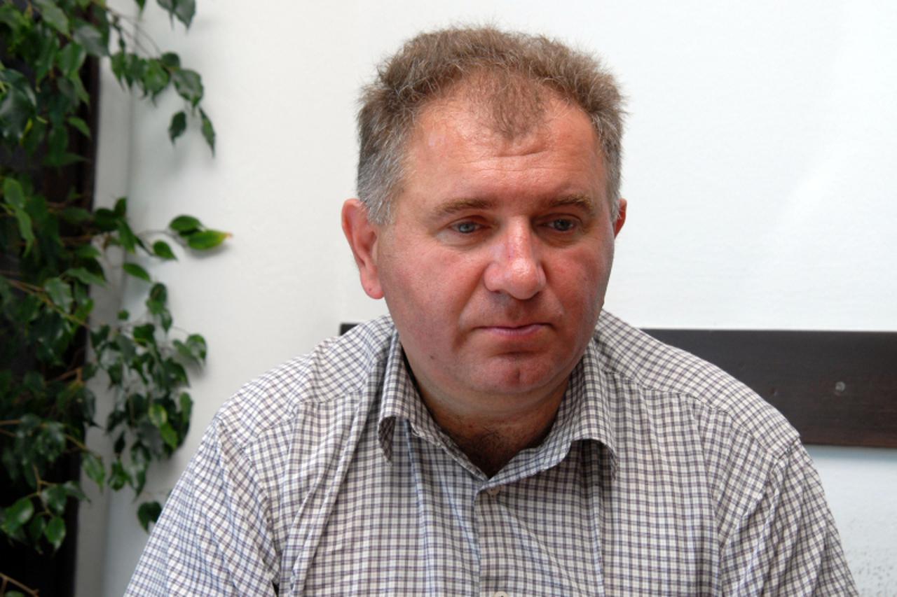 'Slavonija-Vinkovci-140710-Andrija Matic predsjednik Udruge Slavonski domaci kulen-kulin koja organizira Vecernjakovu kulenijadu-novosti 30. kulenijade je to da ce od ove godine na njoj moci sudjelova