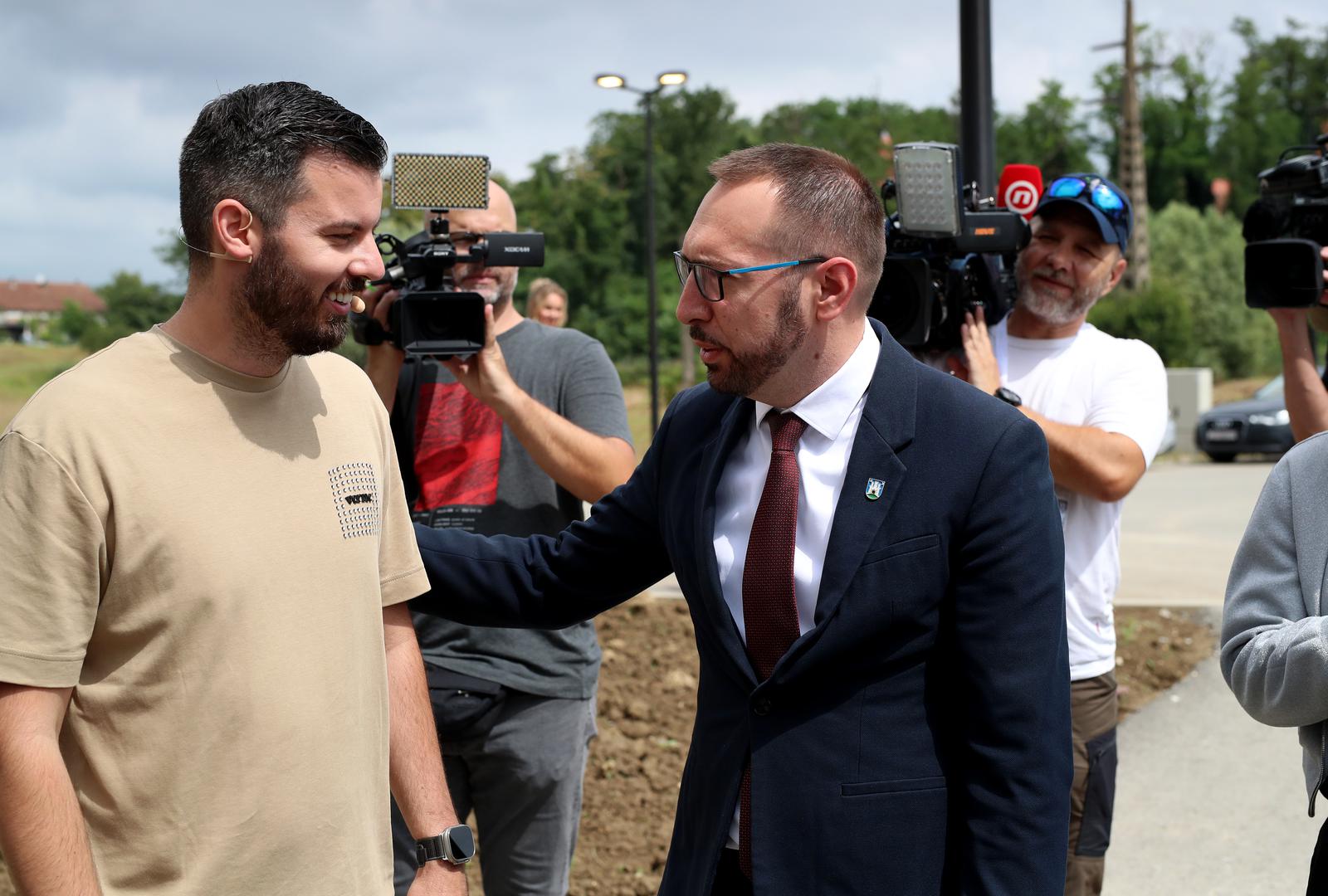 26.06.2024., Zagreb, Kerestinec - U Rimcevom kampusu u Kerestincu predstavljen je projekt robotaksija koji razvija jedna od kompanija u ekosferi Mate Rimca. Projekt robotaksija vodio se pod imenom Project 3 Mobility no ime je promijenjeno u Verne. Robotaksiji bi, prema planu, do 2025. godine trebali zapoceti s prijevozom putnika u Zagrebu. ZA ostvarenje projekta dobivena je ukupona investicija od Europske unije u iznosu od 180 milijuna eura, a za projekt robotaksija financirali su sa 100 milijuna eura i drugi investitori. Photo: Zeljko Lukunic/PIXSELL