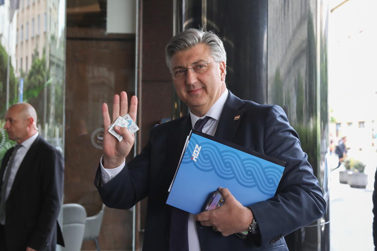 Zagreb: Dolazak članova HDZ-a na sjednicu Predsjedništva