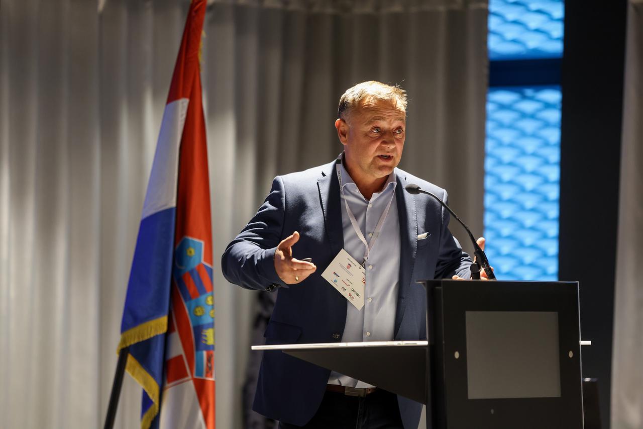 storyeditor/2026-10-05/PXL_251125_142446083.jpg