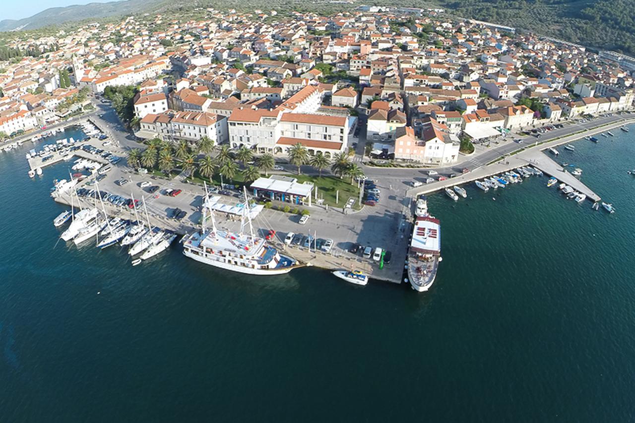 brod knjižara