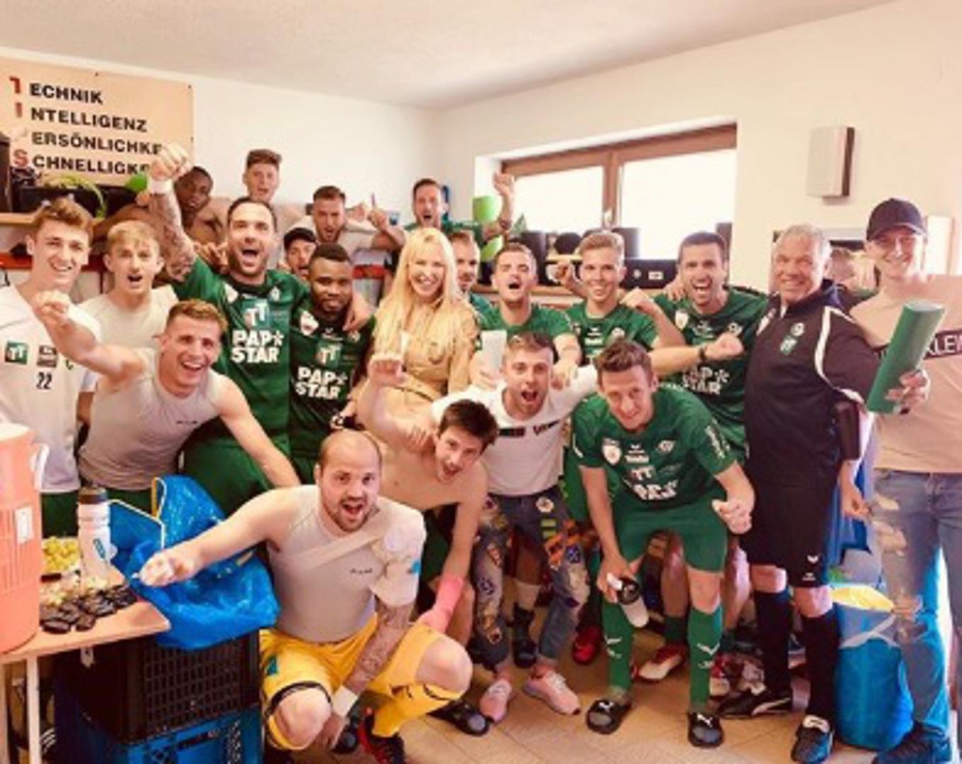 Swarovski Tirol, klub donedavno znan kao WSG Wattens, u tri je godine napredovao kroz tri stupnja natjecanja austrijskog nogometa pod vodstvom žene