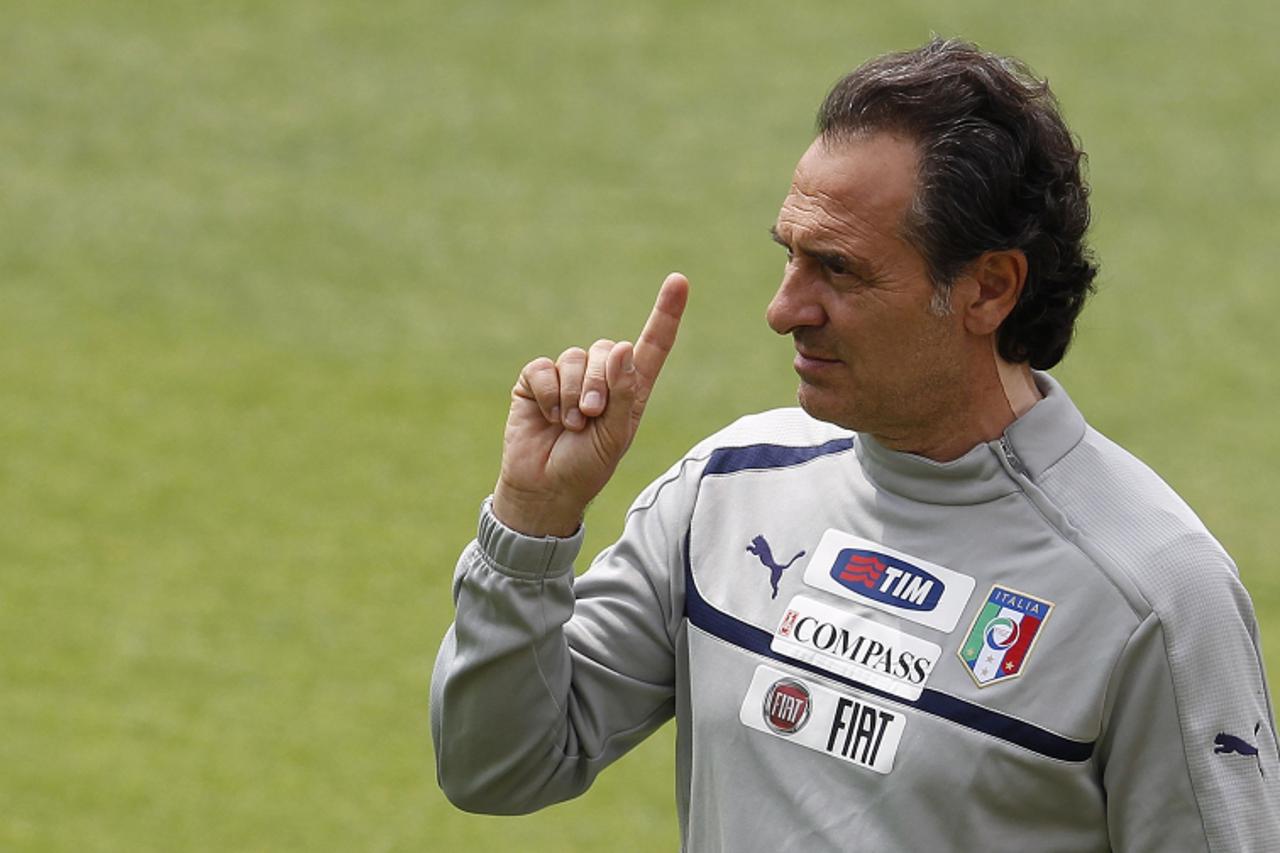 'Italy\'s national coach Cesare Prandelli gestures during a training session in Coverciano, near Florence, May 30, 2012. Italy start their Euro 2012 Group C opener against holders Spain in Gdansk on J