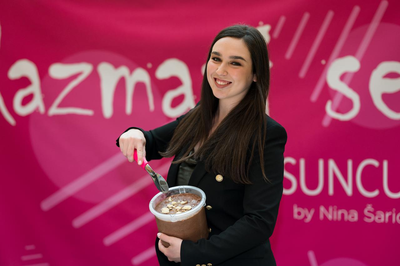 Pri suncu by Nina Šarić